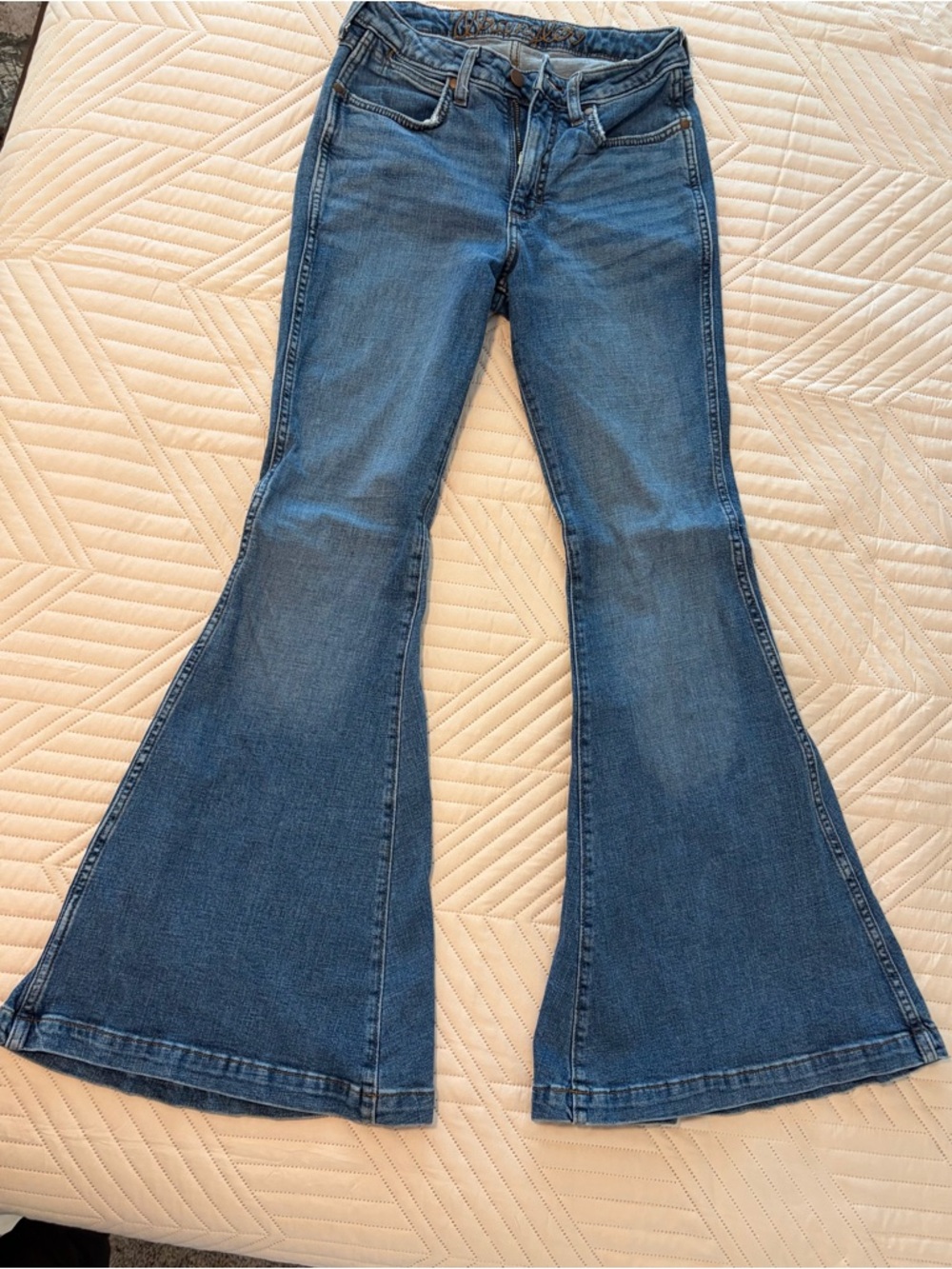 Wrangler Women's Blue Flare Jeans - Mid Wash Wide Leg
27X34